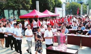 慈善助学，惠及70名贫困学子