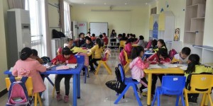 阆中首家社区儿童服务站成立，免费给娃娃辅导作业