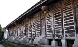 阆中有一处100年老木房建的稀奇古怪，绝版构造大有来头